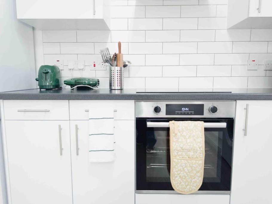 Cosy 1-Bed Flat 30Min To Central London & Parking Exterior photo