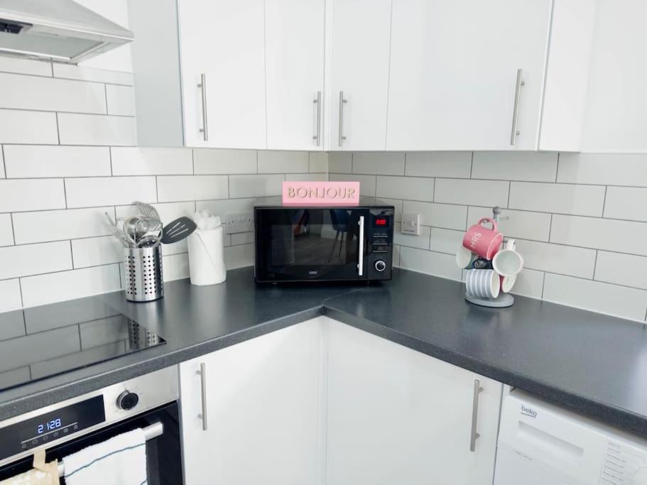 Cosy 1-Bed Flat 30Min To Central London & Parking Exterior photo